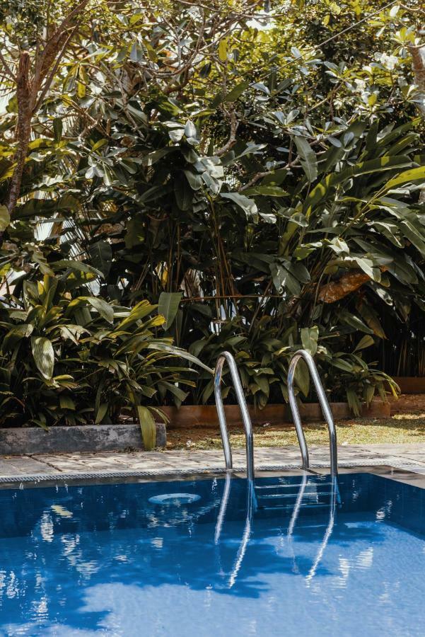 Villa Republic, Bentota  Aluthgama Buitenkant foto